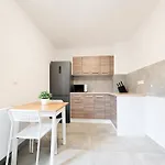 Tolstov - Monteurwohnungen Mit 3 Zimmern , Balkon Und Parkplatz Apartmán *