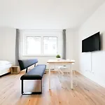 Tolstov - Monteurwohnungen Mit 3 Zimmern , Balkon Und Parkplatz Duisburgo
