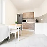 Apartamento Tolstov - Monteurwohnungen Mit 3 Zimmern , Balkon Und Parkplatz *