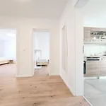 Tolstov - Monteurwohnungen Mit 3 Zimmern , Balkon Und Parkplatz Apartmán Duisburg