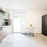 Tolstov - Monteurwohnungen Mit 3 Zimmern , Balkon Und Parkplatz *