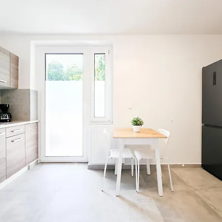 Tolstov - Monteurwohnungen Mit 3 Zimmern , Balkon Und Parkplatz Apartmán Duisburg