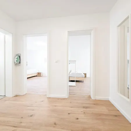 Tolstov - Monteurwohnungen Mit 3 Zimmern , Balkon Und Parkplatz Apartmán *
