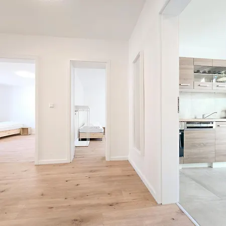 Tolstov - Monteurwohnungen Mit 3 Zimmern , Balkon Und Parkplatz Apartmán Duisburg