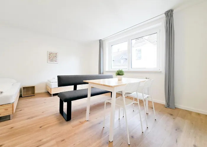 Tolstov - Monteurwohnungen Mit 3 Zimmern , Balkon Und Parkplatz Lejlighed *