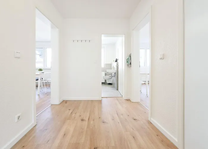 Lejlighed Tolstov - Monteurwohnungen Mit 3 Zimmern , Balkon Und Parkplatz *