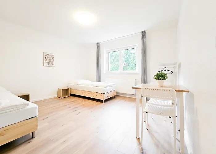 Tolstov - Monteurwohnungen Mit 3 Zimmern , Balkon Und Parkplatz Lejlighed