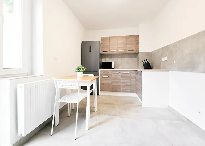 Lejlighed Tolstov - Monteurwohnungen Mit 3 Zimmern , Balkon Und Parkplatz *