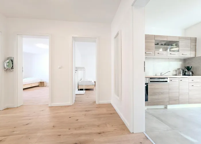 Tolstov - Monteurwohnungen Mit 3 Zimmern , Balkon Und Parkplatz Lejlighed Duisburg