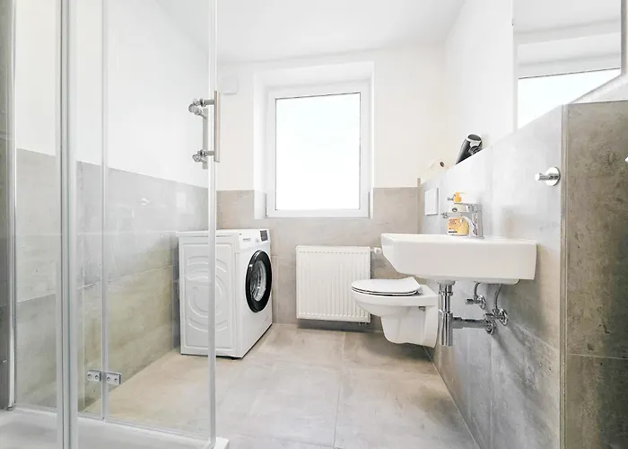 Tolstov - Monteurwohnungen Mit 3 Zimmern , Balkon Und Parkplatz Lejlighed Duisburg