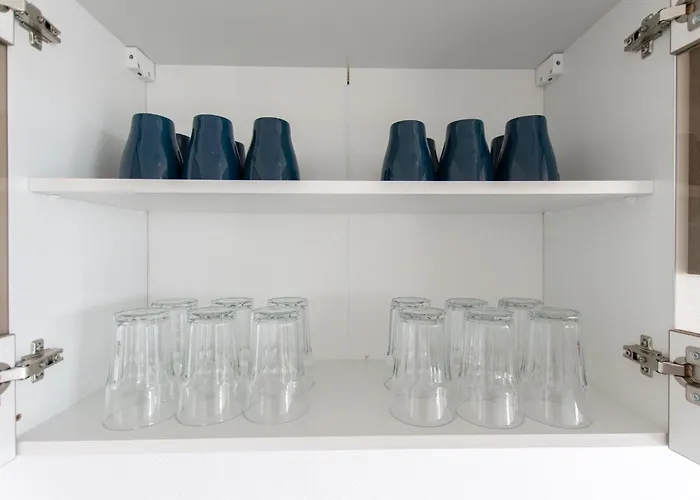 Tolstov - Monteurwohnungen Mit 3 Zimmern , Balkon Und Parkplatz Duisburg